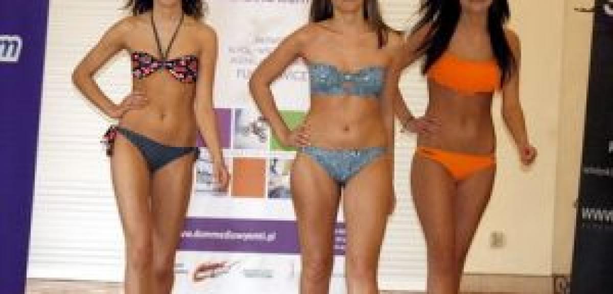 W szpilkach i bikini