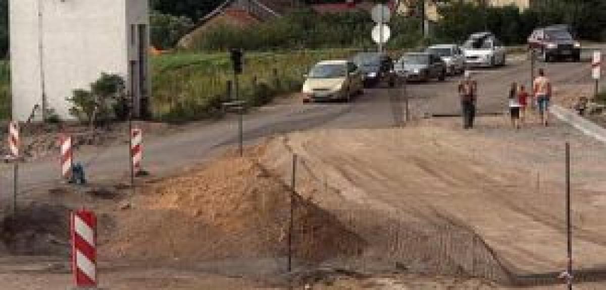 Asfaltowy dywanik pokryje dziury i szczeliny