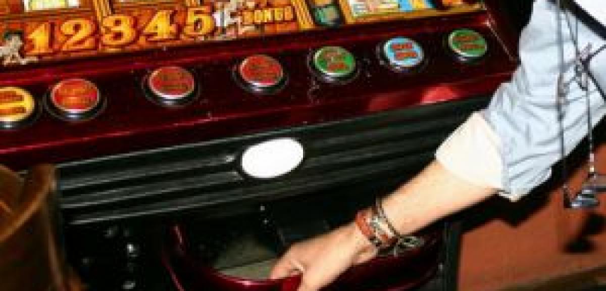 Próbowali okraść automat do gier