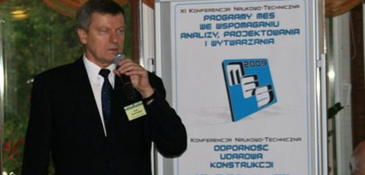 Naukowcy nad Pisą