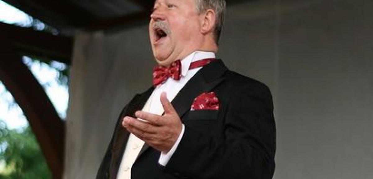 Opera, musicale i bordowa muszka