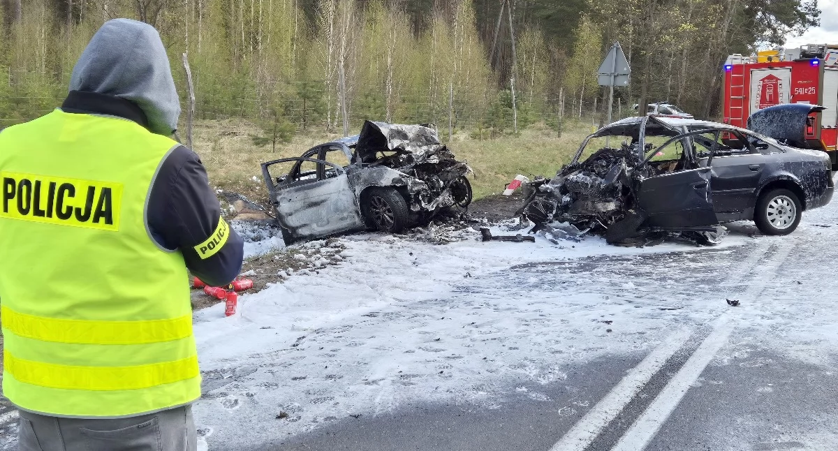 Fatalny wypadek na DK58 - Spłonęły dwa auta, obaj kierowcy nie żyją