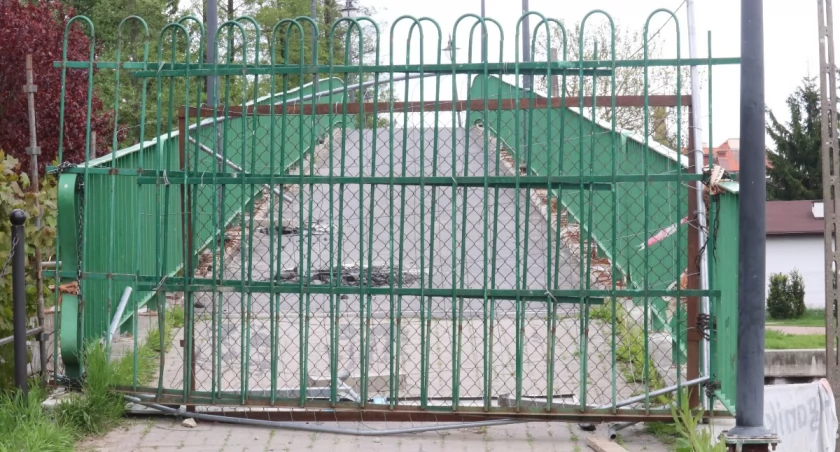 Zamknięty most dla pieszych i paraliż w centrum Pisza. Mieszkańcy i przedsiębiorcy tracą cierpliwość. Kiedy to otwarcie?