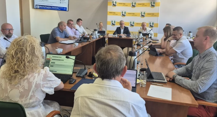 Niski poziom wód zagrożeniem dla mieszkańców, gospodarki i przyrody – Apel Rady Powiatu w Piszu.