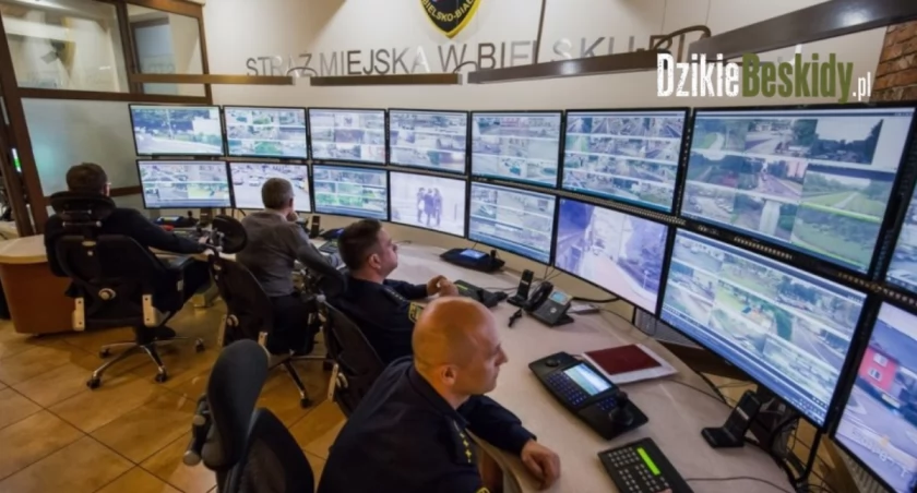 Seniorka z Bielska-Białej zgubiła torebkę w centrum miasta i została odnaleziona dzięki policji
