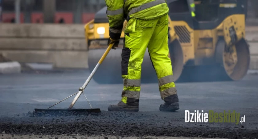 Mieszkańcy apelują o szybką modernizację drogi wojewódzkiej 944 w regionie