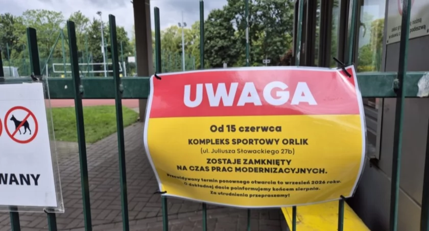 Modernizacja Orlika na Piastowskiej w Bielsku-Białej trwa przez całe wakacje