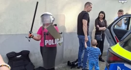 Bielscy policjanci uczą najmłodszych zasad bezpieczn&hellip;