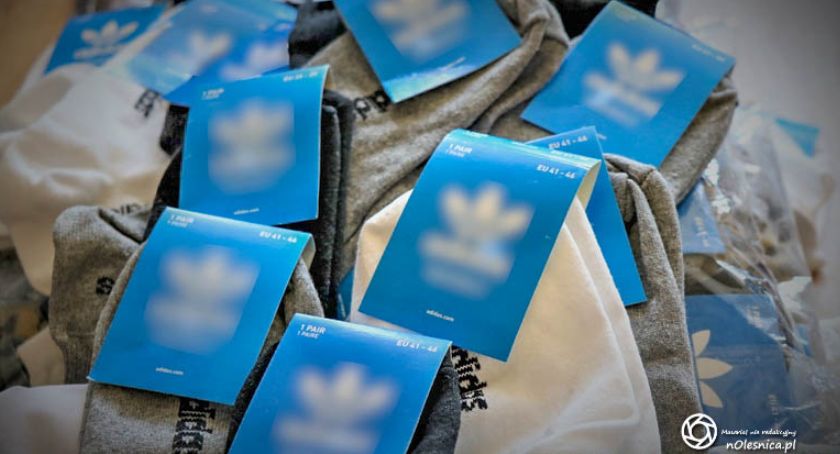 Podrobiona odzież na targowisku - zatrzymany mieszkanieć powiatu olesnickiego
