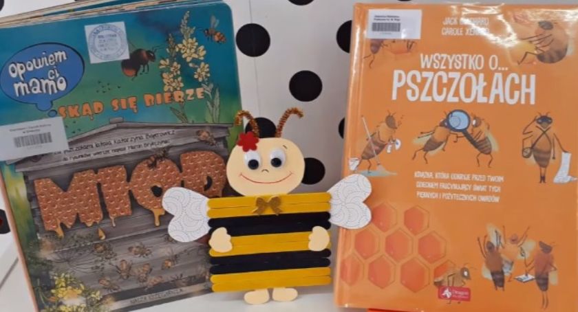 Wakacyjne warsztaty z oleśnicką biblioteką - Pszczółka - VIDEO