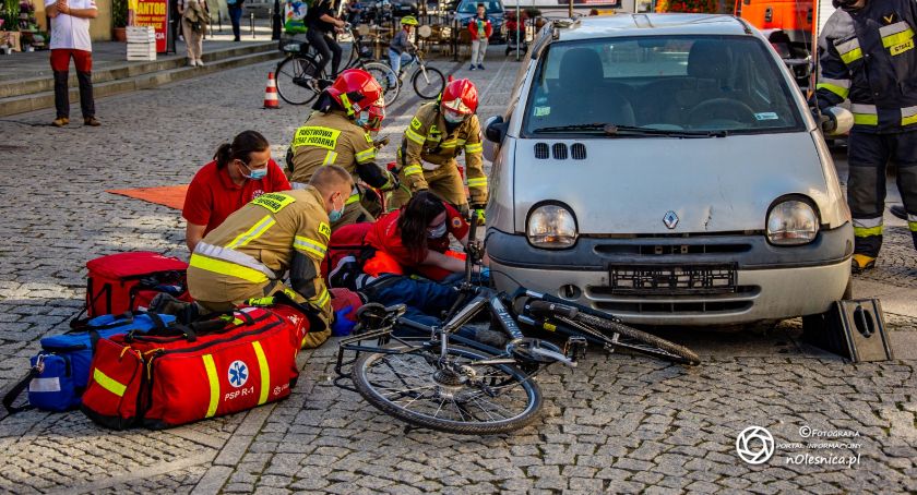 Nietrzeźwy kierowca potracił rowerzystę na oleśnickim Rynku
