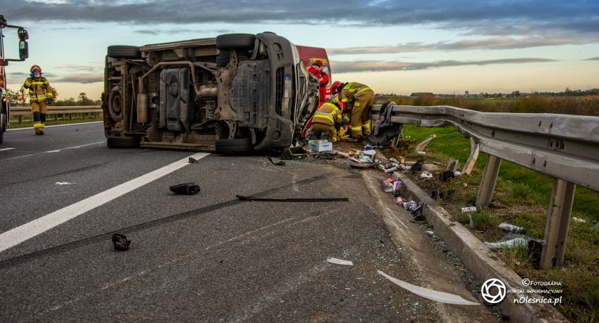 Wypadek dwóch busów na trasie S8 - lądował śmigłowiec LPR - VIDEO