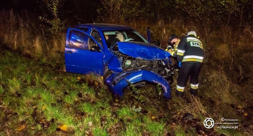 Wypadek w Cieślach - dwie osoby z obrażeniami