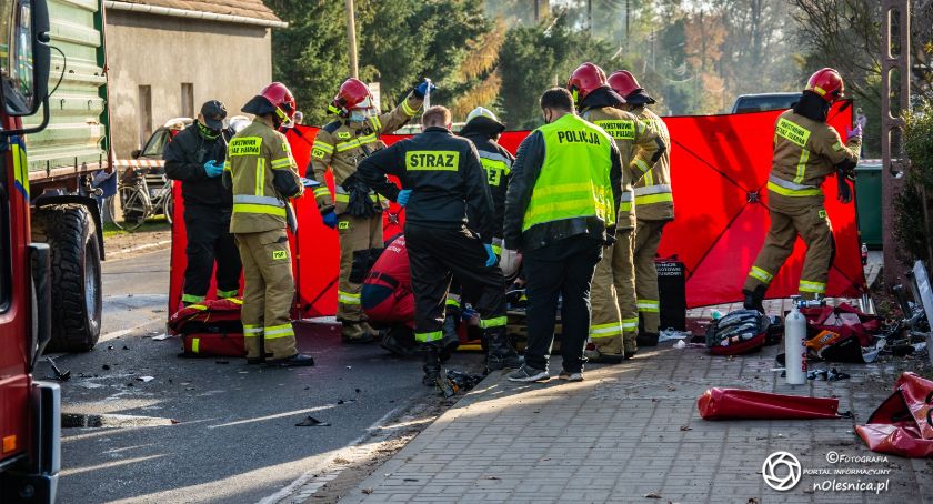 Wypadek motocyklisty w Karwińcu koło Bierutowa - inteweniował śmigłowiec LPR -VIDEO