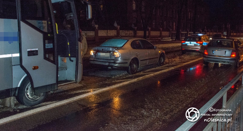 Zderzenie autobusu z osobówką