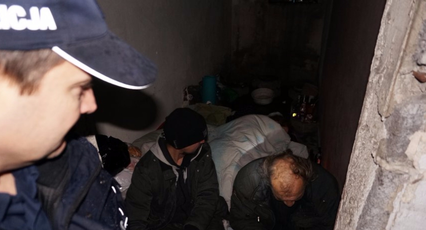 Niskie temperatury są bardzo dużym zagrożeniem dla osób nie mających schronienia