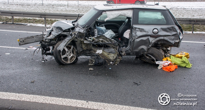 Poważny wypadek Mini na S8 - FOTO - VIDEO