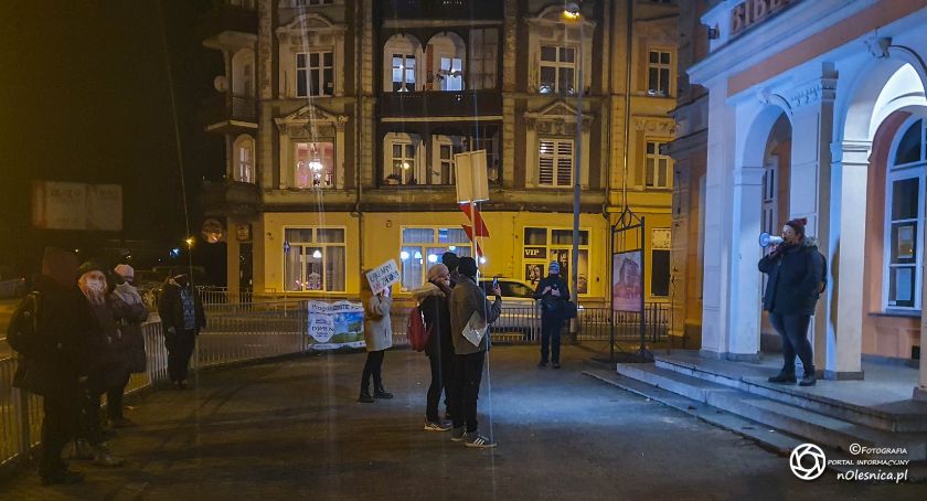 Oleśniczanki spacerowały w ramach Strajku Kobiet - incydent na manifestacji