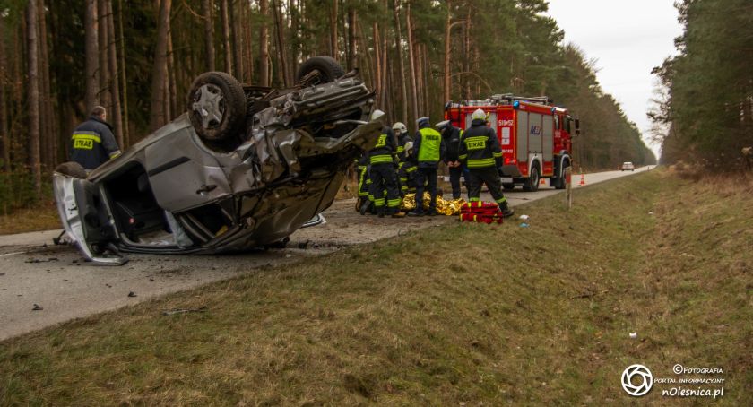 Wypadek koło Karwińca - kierowca był zakleszczony