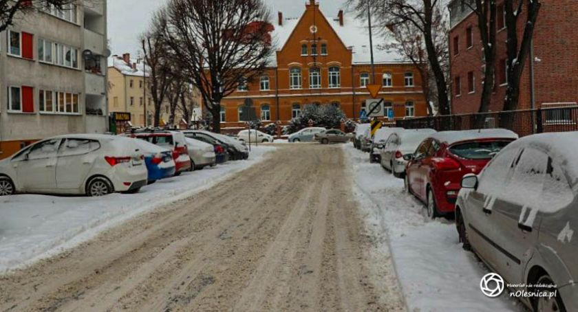Trudne warunki na drogach - Policja prosi kierowców o rozwagę
