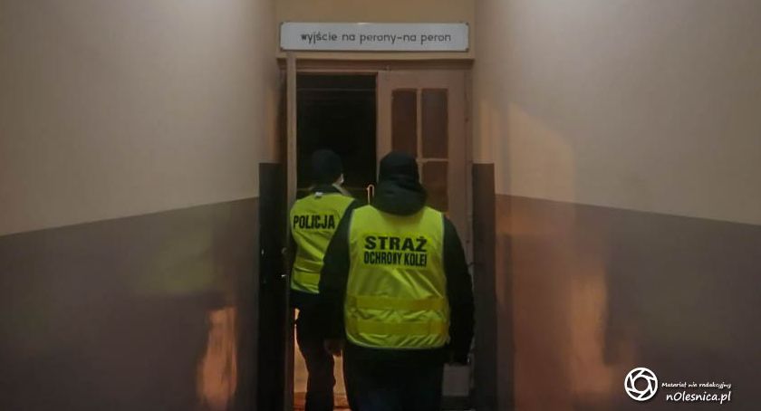 Policja i SOK sprawdzali miejsca, w których przebywają bezdomni