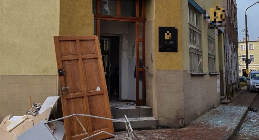 W Bierutowie sprawcy wysadzili bankomat