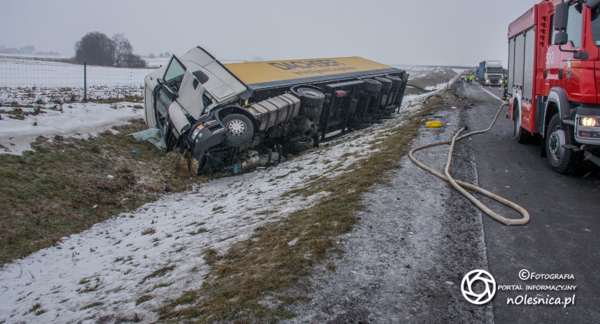 TIR staranował busa na trasie S8 - FOTO - VIDEO
