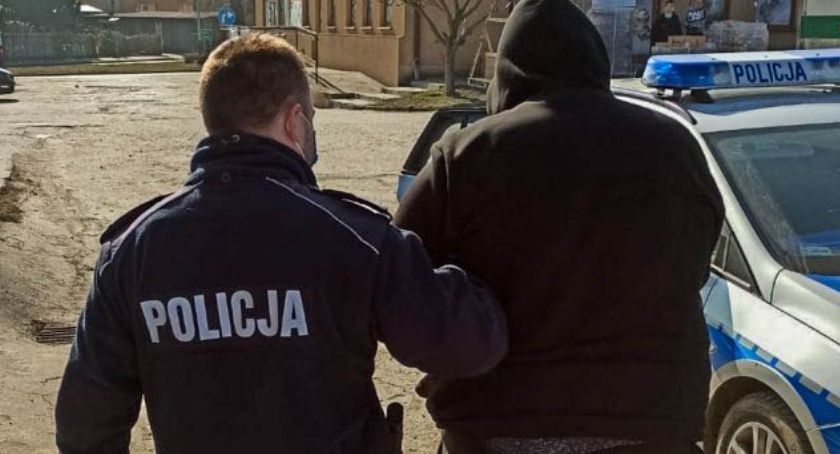 Policjanci zatrzymali sprawców kradzieży pokryw studzienek kanalizacyjnych