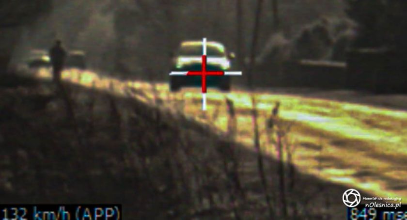 Kobieta pędziła 132 km/h w terenie zabudowanym - straciła prawo jazdy