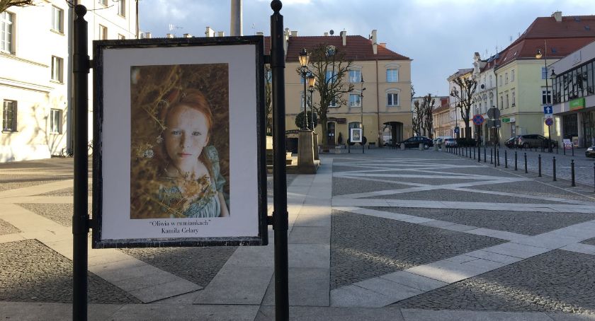 Wystawa plenerowa z okazji Dnia Kobiet