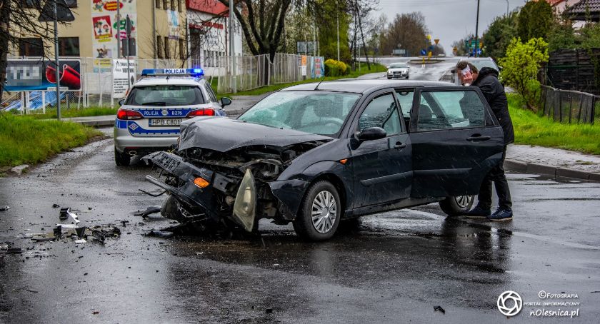 Wrocławska - Dobroszycka - kolizja dwóch aut
