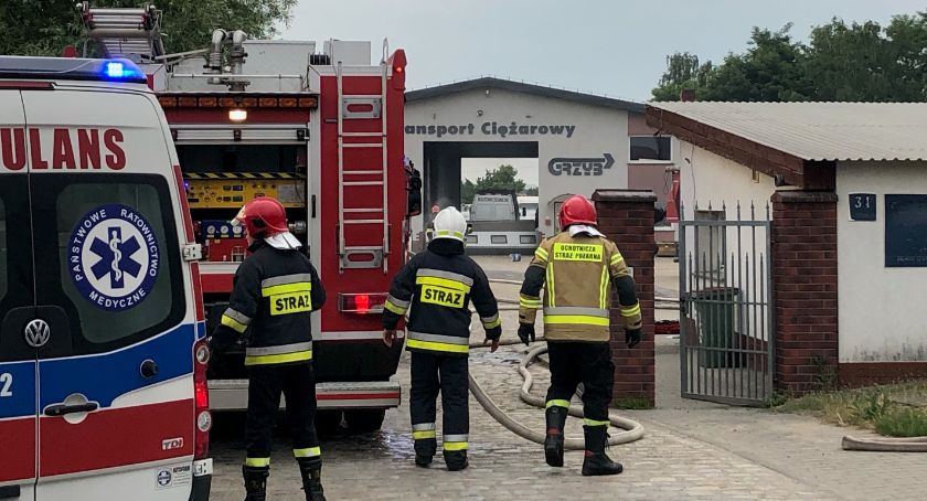 Pożar w zakładzie i wybuch butli z gazem - po poszkodowanego przyleciał śmigłowiec LPR