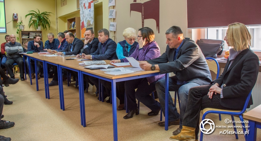 Emocjonalne wystąpienia i brawa