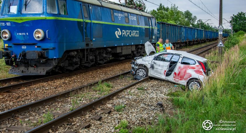 Kolejne auto na torowisku -  to już trzecie takie zdarzenie w tym tygodniu - tym razem kierowca był nietrzeźwy