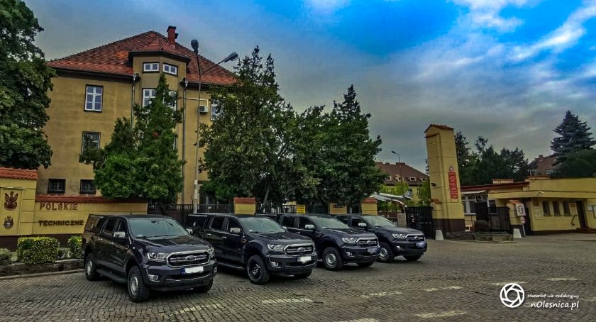 Nowe terenówki w oleśnickiej jednostce