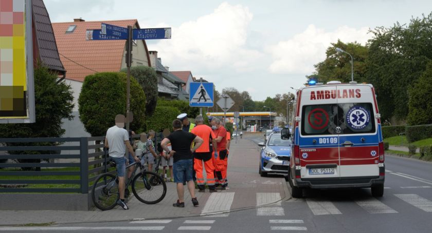 Nietrzeźwy mężczyzna na hulajnodze uderzył w słup