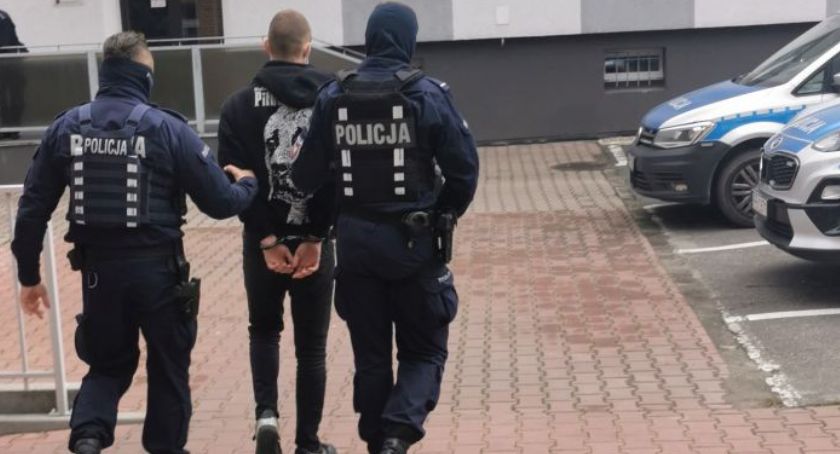 19 - latek dusił i wykręcił rękę a potem ukradł telefon