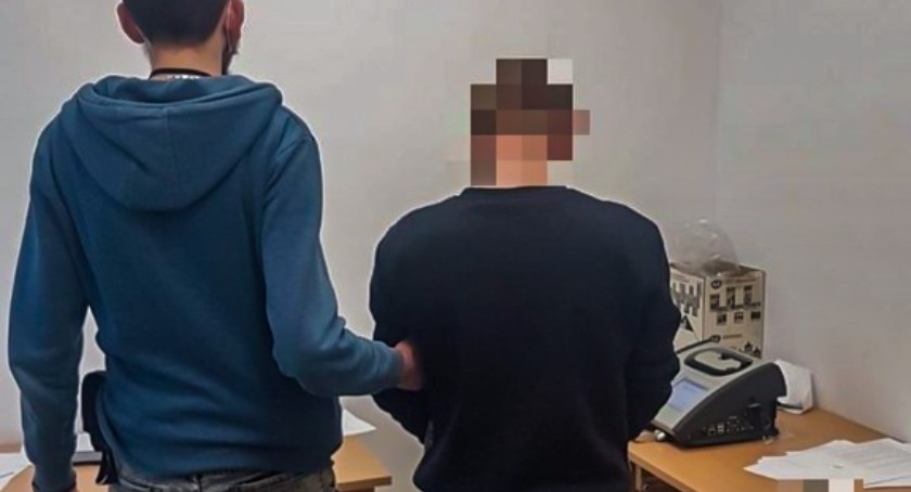 Pijany, bez uprawnień uciekał przed policjantami a na koniec uszkodził radiowóz