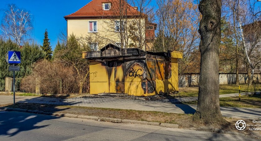 Czy to było podpalenie? W nocy płonął kiosk na Hallera