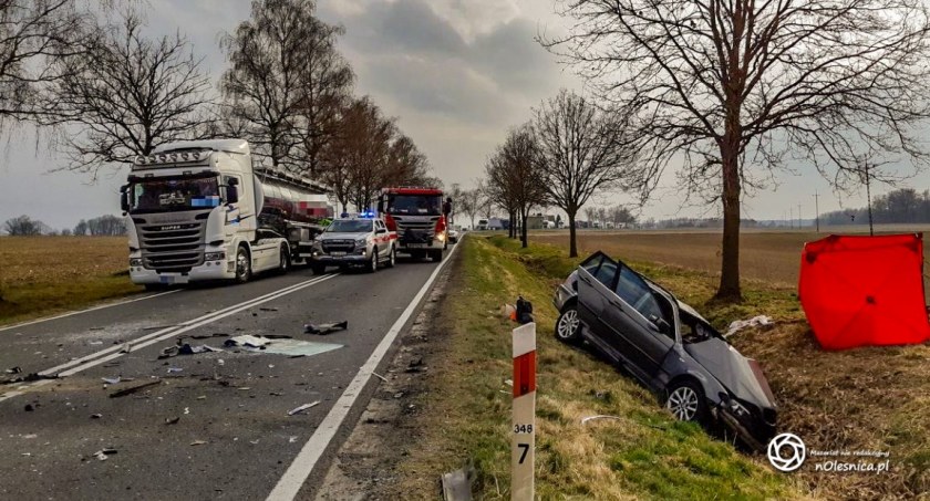 Nie żyje 24- letni kierowca BMW - na miejscu interweniował śmigłowiec LPR