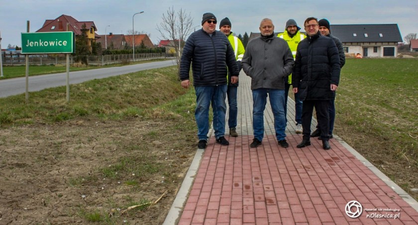 Nowa droga i chodnik w Jenkowicach