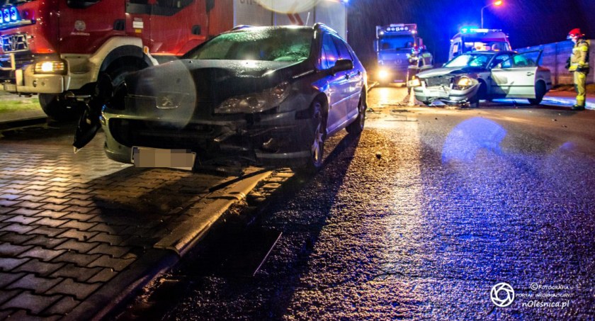Wypadek na Energetycznej - dwie osoby z obrażeniami