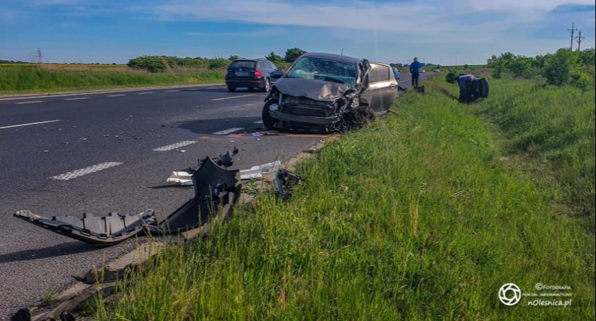 Czołowe zderzenie trzech aut na łączniku pomiędzy starą ósemką a S8