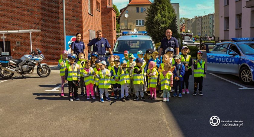 Przedszkolaki z wizytą u policjantów