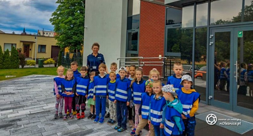 Przedszkolaki z wizytą u sycowskich policjantów