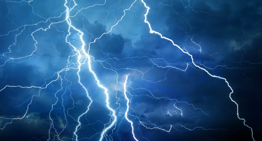 Przed nami gwałtowne burze z ulewami i wichurami