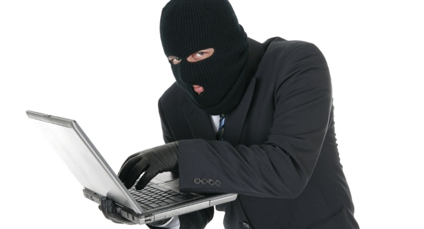 Policjanci przestrzegają - zachowaj czujność w internecie