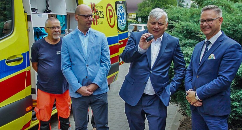 Oleśnickie pogotowie otrzymało nową karetkę