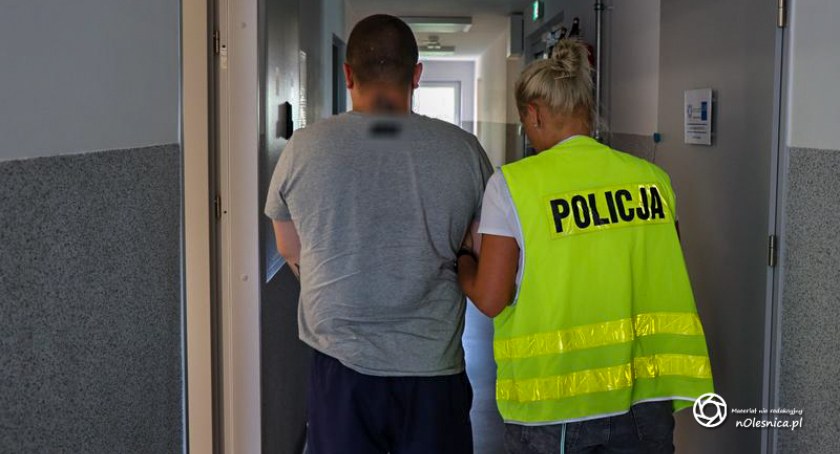 25 - latek z dużą ilością narkotyków zatrzymany przez policjantów