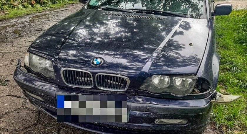 Bez prawo jazdy w uszkodzonym aucie przekroczył znacznie prędkość w terenie zabudowanym